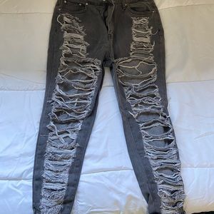 NEVER WORN boyfriend jeans with ripped legs